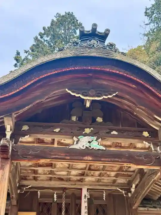 玉津岡神社の{uncategorized: "未分類", other: "その他", undefined: "問題あり", building: "その他建物", grave: "お墓", sacred_gate: "鳥居", guardian: "狛犬", statue: "像", buddha: "仏像", history: "歴史", nature: "自然", garden: "庭園", animal: "動物", pagoda: "塔", temizu: "手水舎", mountain_gate: "山門・神門", sanctuary: "本殿・本堂", subordinate: "末社・摂社", art: "芸術", scenery: "景色", jizo: "地蔵", ema: "絵馬", goshuin: "御朱印", omikuji: "おみくじ", items: "授与品その他", amulet: "お守り", goshuincho: "御朱印帳", eats: "食事", festival: "お祭り", votive_dance: "神楽", shichigosan: "七五三参", wedding: "結婚式", experience: "体験その他", initially: "初詣", around: "周辺", anti_infection: "感染症対策"}