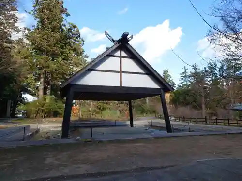 彌彦神社の建物その他