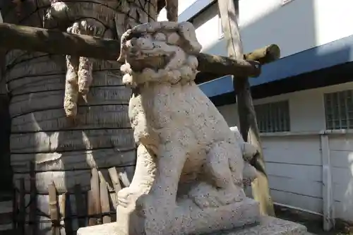 誕生八幡神社の狛犬