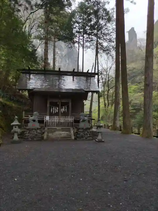 一石山神社の本殿・本堂