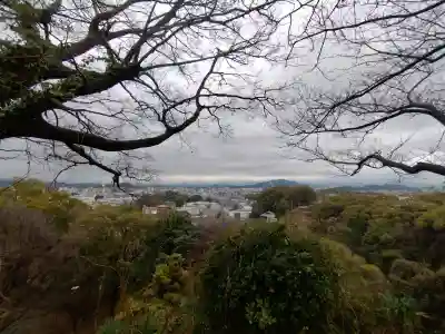 和歌山縣護國神社の{uncategorized: "未分類", other: "その他", undefined: "問題あり", building: "その他建物", grave: "お墓", sacred_gate: "鳥居", guardian: "狛犬", statue: "像", buddha: "仏像", history: "歴史", nature: "自然", garden: "庭園", animal: "動物", pagoda: "塔", temizu: "手水舎", mountain_gate: "山門・神門", sanctuary: "本殿・本堂", subordinate: "末社・摂社", art: "芸術", scenery: "景色", jizo: "地蔵", ema: "絵馬", goshuin: "御朱印", omikuji: "おみくじ", items: "授与品その他", amulet: "お守り", goshuincho: "御朱印帳", eats: "食事", festival: "お祭り", votive_dance: "神楽", shichigosan: "七五三参", wedding: "結婚式", experience: "体験その他", initially: "初詣", around: "周辺", anti_infection: "感染症対策"}