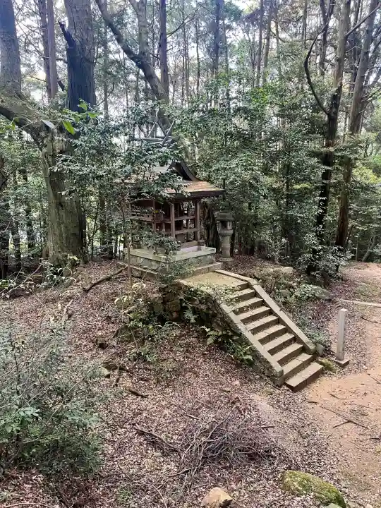 春日若宮神社(當麻山口神社末社)の{uncategorized: "未分類", other: "その他", undefined: "問題あり", building: "その他建物", grave: "お墓", sacred_gate: "鳥居", guardian: "狛犬", statue: "像", buddha: "仏像", history: "歴史", nature: "自然", garden: "庭園", animal: "動物", pagoda: "塔", temizu: "手水舎", mountain_gate: "山門・神門", sanctuary: "本殿・本堂", subordinate: "末社・摂社", art: "芸術", scenery: "景色", jizo: "地蔵", ema: "絵馬", goshuin: "御朱印", omikuji: "おみくじ", items: "授与品その他", amulet: "お守り", goshuincho: "御朱印帳", eats: "食事", festival: "お祭り", votive_dance: "神楽", shichigosan: "七五三参", wedding: "結婚式", experience: "体験その他", initially: "初詣", around: "周辺", anti_infection: "感染症対策"}