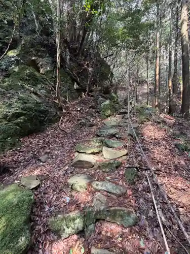 韓竈神社の{uncategorized: "未分類", other: "その他", undefined: "問題あり", building: "その他建物", grave: "お墓", sacred_gate: "鳥居", guardian: "狛犬", statue: "像", buddha: "仏像", history: "歴史", nature: "自然", garden: "庭園", animal: "動物", pagoda: "塔", temizu: "手水舎", mountain_gate: "山門・神門", sanctuary: "本殿・本堂", subordinate: "末社・摂社", art: "芸術", scenery: "景色", jizo: "地蔵", ema: "絵馬", goshuin: "御朱印", omikuji: "おみくじ", items: "授与品その他", amulet: "お守り", goshuincho: "御朱印帳", eats: "食事", festival: "お祭り", votive_dance: "神楽", shichigosan: "七五三参", wedding: "結婚式", experience: "体験その他", initially: "初詣", around: "周辺", anti_infection: "感染症対策"}