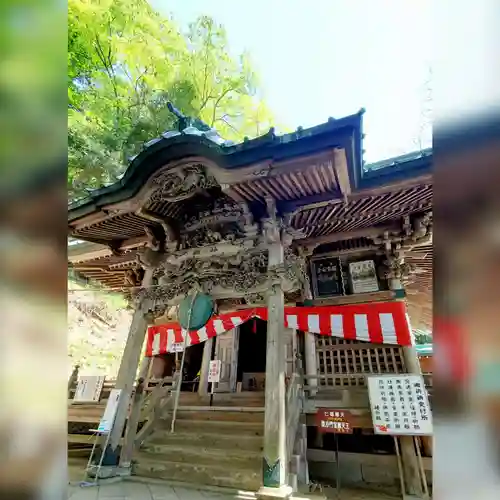 岩角山 岩角寺の本殿・本堂