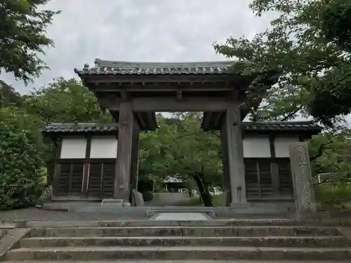 繁多寺の山門