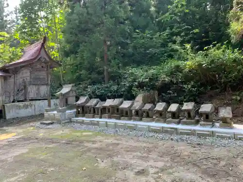 神明神社の末社