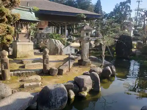 苗村神社の庭園