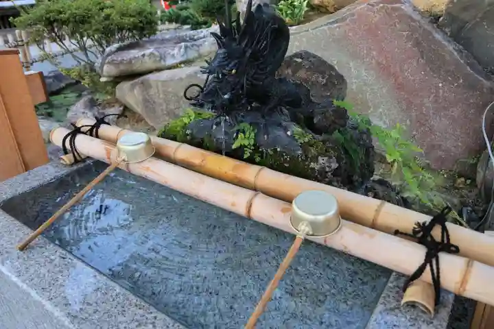 高屋敷稲荷神社の手水舎