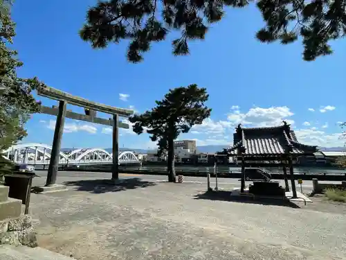 琴彈八幡宮の鳥居