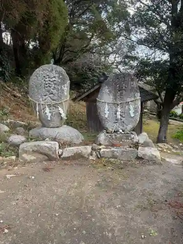 熊野神社の{uncategorized: "未分類", other: "その他", undefined: "問題あり", building: "その他建物", grave: "お墓", sacred_gate: "鳥居", guardian: "狛犬", statue: "像", buddha: "仏像", history: "歴史", nature: "自然", garden: "庭園", animal: "動物", pagoda: "塔", temizu: "手水舎", mountain_gate: "山門・神門", sanctuary: "本殿・本堂", subordinate: "末社・摂社", art: "芸術", scenery: "景色", jizo: "地蔵", ema: "絵馬", goshuin: "御朱印", omikuji: "おみくじ", items: "授与品その他", amulet: "お守り", goshuincho: "御朱印帳", eats: "食事", festival: "お祭り", votive_dance: "神楽", shichigosan: "七五三参", wedding: "結婚式", experience: "体験その他", initially: "初詣", around: "周辺", anti_infection: "感染症対策"}