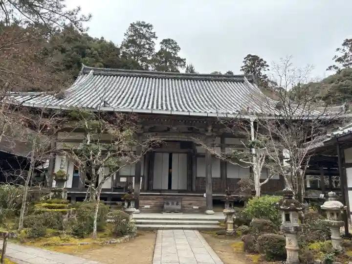 西明寺の{uncategorized: "未分類", other: "その他", undefined: "問題あり", building: "その他建物", grave: "お墓", sacred_gate: "鳥居", guardian: "狛犬", statue: "像", buddha: "仏像", history: "歴史", nature: "自然", garden: "庭園", animal: "動物", pagoda: "塔", temizu: "手水舎", mountain_gate: "山門・神門", sanctuary: "本殿・本堂", subordinate: "末社・摂社", art: "芸術", scenery: "景色", jizo: "地蔵", ema: "絵馬", goshuin: "御朱印", omikuji: "おみくじ", items: "授与品その他", amulet: "お守り", goshuincho: "御朱印帳", eats: "食事", festival: "お祭り", votive_dance: "神楽", shichigosan: "七五三参", wedding: "結婚式", experience: "体験その他", initially: "初詣", around: "周辺", anti_infection: "感染症対策"}
