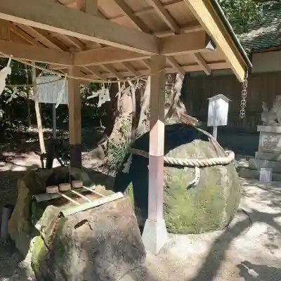 花窟神社の{uncategorized: "未分類", other: "その他", undefined: "問題あり", building: "その他建物", grave: "お墓", sacred_gate: "鳥居", guardian: "狛犬", statue: "像", buddha: "仏像", history: "歴史", nature: "自然", garden: "庭園", animal: "動物", pagoda: "塔", temizu: "手水舎", mountain_gate: "山門・神門", sanctuary: "本殿・本堂", subordinate: "末社・摂社", art: "芸術", scenery: "景色", jizo: "地蔵", ema: "絵馬", goshuin: "御朱印", omikuji: "おみくじ", items: "授与品その他", amulet: "お守り", goshuincho: "御朱印帳", eats: "食事", festival: "お祭り", votive_dance: "神楽", shichigosan: "七五三参", wedding: "結婚式", experience: "体験その他", initially: "初詣", around: "周辺", anti_infection: "感染症対策"}