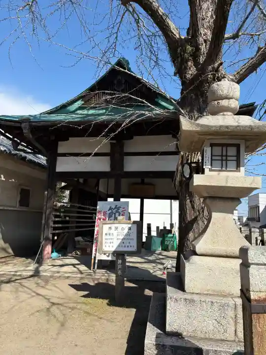 河内國魂神社の{uncategorized: "未分類", other: "その他", undefined: "問題あり", building: "その他建物", grave: "お墓", sacred_gate: "鳥居", guardian: "狛犬", statue: "像", buddha: "仏像", history: "歴史", nature: "自然", garden: "庭園", animal: "動物", pagoda: "塔", temizu: "手水舎", mountain_gate: "山門・神門", sanctuary: "本殿・本堂", subordinate: "末社・摂社", art: "芸術", scenery: "景色", jizo: "地蔵", ema: "絵馬", goshuin: "御朱印", omikuji: "おみくじ", items: "授与品その他", amulet: "お守り", goshuincho: "御朱印帳", eats: "食事", festival: "お祭り", votive_dance: "神楽", shichigosan: "七五三参", wedding: "結婚式", experience: "体験その他", initially: "初詣", around: "周辺", anti_infection: "感染症対策"}