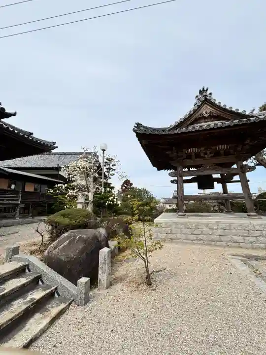 妙正寺の{uncategorized: "未分類", other: "その他", undefined: "問題あり", building: "その他建物", grave: "お墓", sacred_gate: "鳥居", guardian: "狛犬", statue: "像", buddha: "仏像", history: "歴史", nature: "自然", garden: "庭園", animal: "動物", pagoda: "塔", temizu: "手水舎", mountain_gate: "山門・神門", sanctuary: "本殿・本堂", subordinate: "末社・摂社", art: "芸術", scenery: "景色", jizo: "地蔵", ema: "絵馬", goshuin: "御朱印", omikuji: "おみくじ", items: "授与品その他", amulet: "お守り", goshuincho: "御朱印帳", eats: "食事", festival: "お祭り", votive_dance: "神楽", shichigosan: "七五三参", wedding: "結婚式", experience: "体験その他", initially: "初詣", around: "周辺", anti_infection: "感染症対策"}