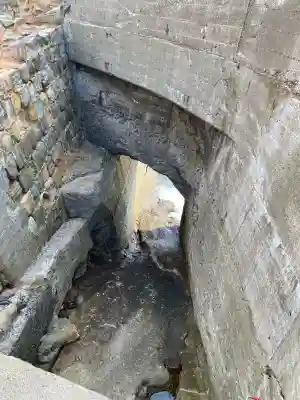 端島神社の{uncategorized: "未分類", other: "その他", undefined: "問題あり", building: "その他建物", grave: "お墓", sacred_gate: "鳥居", guardian: "狛犬", statue: "像", buddha: "仏像", history: "歴史", nature: "自然", garden: "庭園", animal: "動物", pagoda: "塔", temizu: "手水舎", mountain_gate: "山門・神門", sanctuary: "本殿・本堂", subordinate: "末社・摂社", art: "芸術", scenery: "景色", jizo: "地蔵", ema: "絵馬", goshuin: "御朱印", omikuji: "おみくじ", items: "授与品その他", amulet: "お守り", goshuincho: "御朱印帳", eats: "食事", festival: "お祭り", votive_dance: "神楽", shichigosan: "七五三参", wedding: "結婚式", experience: "体験その他", initially: "初詣", around: "周辺", anti_infection: "感染症対策"}