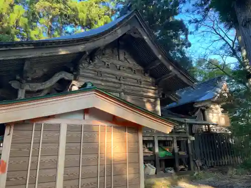 白山神社の本殿