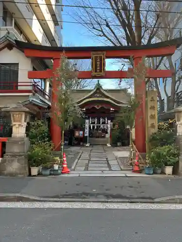 三崎稲荷神社の鳥居