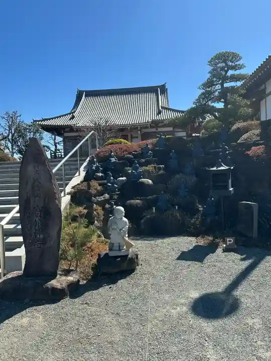 宝帒寺の{uncategorized: "未分類", other: "その他", undefined: "問題あり", building: "その他建物", grave: "お墓", sacred_gate: "鳥居", guardian: "狛犬", statue: "像", buddha: "仏像", history: "歴史", nature: "自然", garden: "庭園", animal: "動物", pagoda: "塔", temizu: "手水舎", mountain_gate: "山門・神門", sanctuary: "本殿・本堂", subordinate: "末社・摂社", art: "芸術", scenery: "景色", jizo: "地蔵", ema: "絵馬", goshuin: "御朱印", omikuji: "おみくじ", items: "授与品その他", amulet: "お守り", goshuincho: "御朱印帳", eats: "食事", festival: "お祭り", votive_dance: "神楽", shichigosan: "七五三参", wedding: "結婚式", experience: "体験その他", initially: "初詣", around: "周辺", anti_infection: "感染症対策"}
