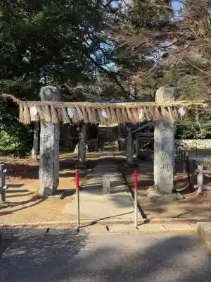 雷神社の{uncategorized: "未分類", other: "その他", undefined: "問題あり", building: "その他建物", grave: "お墓", sacred_gate: "鳥居", guardian: "狛犬", statue: "像", buddha: "仏像", history: "歴史", nature: "自然", garden: "庭園", animal: "動物", pagoda: "塔", temizu: "手水舎", mountain_gate: "山門・神門", sanctuary: "本殿・本堂", subordinate: "末社・摂社", art: "芸術", scenery: "景色", jizo: "地蔵", ema: "絵馬", goshuin: "御朱印", omikuji: "おみくじ", items: "授与品その他", amulet: "お守り", goshuincho: "御朱印帳", eats: "食事", festival: "お祭り", votive_dance: "神楽", shichigosan: "七五三参", wedding: "結婚式", experience: "体験その他", initially: "初詣", around: "周辺", anti_infection: "感染症対策"}