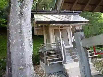 烏止野神社の本殿・本堂