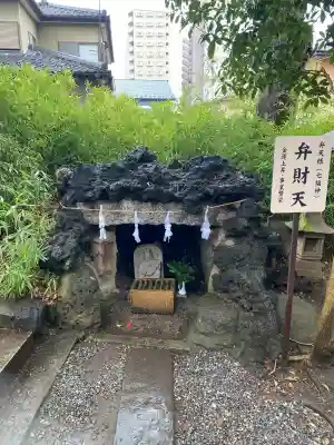 鳩ヶ谷氷川神社の{uncategorized: "未分類", other: "その他", undefined: "問題あり", building: "その他建物", grave: "お墓", sacred_gate: "鳥居", guardian: "狛犬", statue: "像", buddha: "仏像", history: "歴史", nature: "自然", garden: "庭園", animal: "動物", pagoda: "塔", temizu: "手水舎", mountain_gate: "山門・神門", sanctuary: "本殿・本堂", subordinate: "末社・摂社", art: "芸術", scenery: "景色", jizo: "地蔵", ema: "絵馬", goshuin: "御朱印", omikuji: "おみくじ", items: "授与品その他", amulet: "お守り", goshuincho: "御朱印帳", eats: "食事", festival: "お祭り", votive_dance: "神楽", shichigosan: "七五三参", wedding: "結婚式", experience: "体験その他", initially: "初詣", around: "周辺", anti_infection: "感染症対策"}