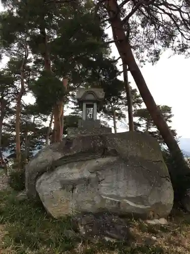 山梨岡神社の末社