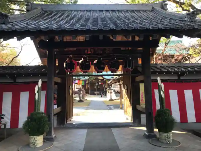 西明寺の山門