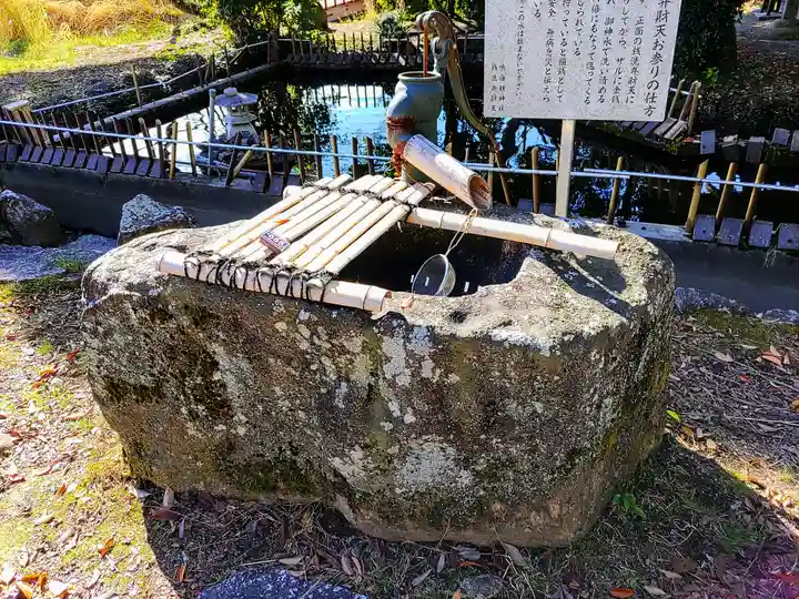 鳴海杻神社の手水舎