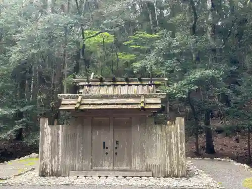 饗土橋姫神社（皇大神宮所管社）の{uncategorized: "未分類", other: "その他", undefined: "問題あり", building: "その他建物", grave: "お墓", sacred_gate: "鳥居", guardian: "狛犬", statue: "像", buddha: "仏像", history: "歴史", nature: "自然", garden: "庭園", animal: "動物", pagoda: "塔", temizu: "手水舎", mountain_gate: "山門・神門", sanctuary: "本殿・本堂", subordinate: "末社・摂社", art: "芸術", scenery: "景色", jizo: "地蔵", ema: "絵馬", goshuin: "御朱印", omikuji: "おみくじ", items: "授与品その他", amulet: "お守り", goshuincho: "御朱印帳", eats: "食事", festival: "お祭り", votive_dance: "神楽", shichigosan: "七五三参", wedding: "結婚式", experience: "体験その他", initially: "初詣", around: "周辺", anti_infection: "感染症対策"}