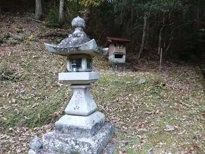 祠(津島神社)の塔