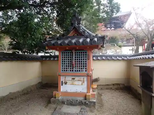 子安神社（東大寺境内社）の本殿