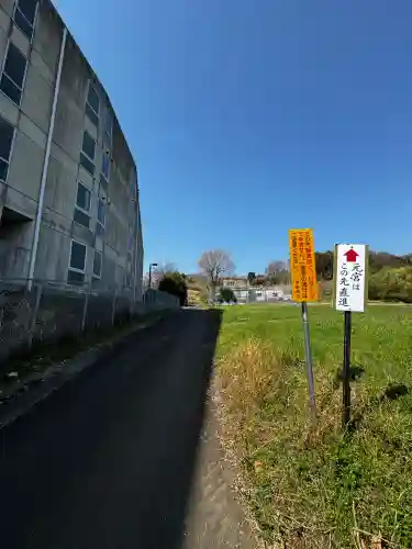 比々多神社元宮の{uncategorized: "未分類", other: "その他", undefined: "問題あり", building: "その他建物", grave: "お墓", sacred_gate: "鳥居", guardian: "狛犬", statue: "像", buddha: "仏像", history: "歴史", nature: "自然", garden: "庭園", animal: "動物", pagoda: "塔", temizu: "手水舎", mountain_gate: "山門・神門", sanctuary: "本殿・本堂", subordinate: "末社・摂社", art: "芸術", scenery: "景色", jizo: "地蔵", ema: "絵馬", goshuin: "御朱印", omikuji: "おみくじ", items: "授与品その他", amulet: "お守り", goshuincho: "御朱印帳", eats: "食事", festival: "お祭り", votive_dance: "神楽", shichigosan: "七五三参", wedding: "結婚式", experience: "体験その他", initially: "初詣", around: "周辺", anti_infection: "感染症対策"}