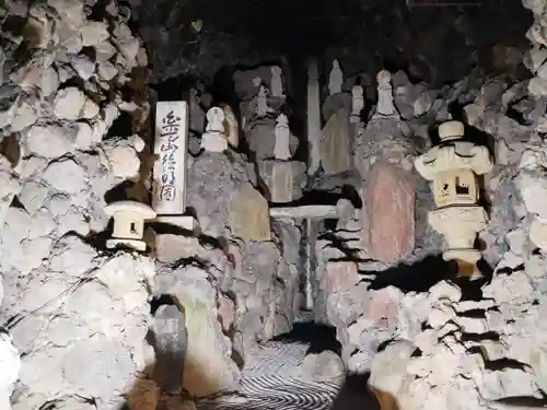 洞窟観音・徳明園・山徳記念館の仏像