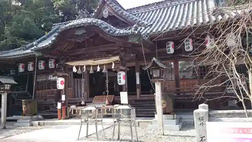 冠纓神社の本殿