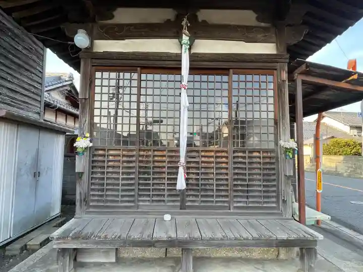 観音堂(川守)の{uncategorized: "未分類", other: "その他", undefined: "問題あり", building: "その他建物", grave: "お墓", sacred_gate: "鳥居", guardian: "狛犬", statue: "像", buddha: "仏像", history: "歴史", nature: "自然", garden: "庭園", animal: "動物", pagoda: "塔", temizu: "手水舎", mountain_gate: "山門・神門", sanctuary: "本殿・本堂", subordinate: "末社・摂社", art: "芸術", scenery: "景色", jizo: "地蔵", ema: "絵馬", goshuin: "御朱印", omikuji: "おみくじ", items: "授与品その他", amulet: "お守り", goshuincho: "御朱印帳", eats: "食事", festival: "お祭り", votive_dance: "神楽", shichigosan: "七五三参", wedding: "結婚式", experience: "体験その他", initially: "初詣", around: "周辺", anti_infection: "感染症対策"}