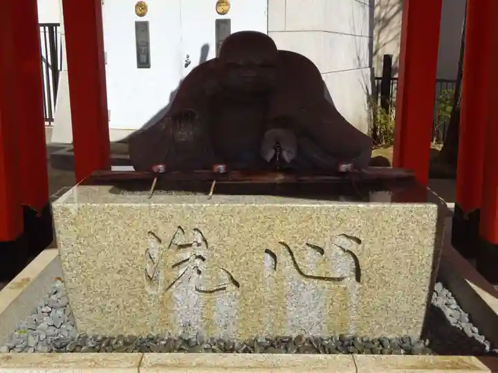 穴八幡宮の手水舎