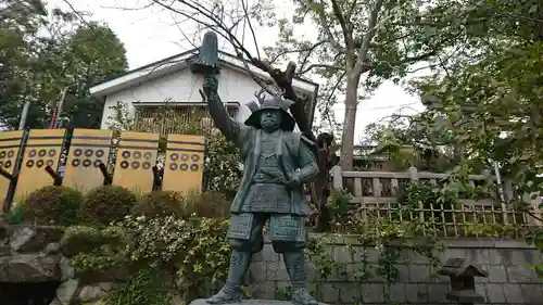 真田山 三光神社の像