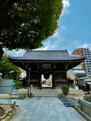 櫛田神社の山門