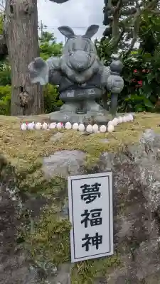 鷲宮神社の{uncategorized: "未分類", other: "その他", undefined: "問題あり", building: "その他建物", grave: "お墓", sacred_gate: "鳥居", guardian: "狛犬", statue: "像", buddha: "仏像", history: "歴史", nature: "自然", garden: "庭園", animal: "動物", pagoda: "塔", temizu: "手水舎", mountain_gate: "山門・神門", sanctuary: "本殿・本堂", subordinate: "末社・摂社", art: "芸術", scenery: "景色", jizo: "地蔵", ema: "絵馬", goshuin: "御朱印", omikuji: "おみくじ", items: "授与品その他", amulet: "お守り", goshuincho: "御朱印帳", eats: "食事", festival: "お祭り", votive_dance: "神楽", shichigosan: "七五三参", wedding: "結婚式", experience: "体験その他", initially: "初詣", around: "周辺", anti_infection: "感染症対策"}