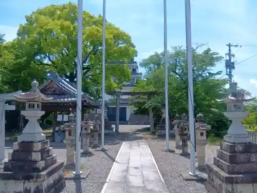 白髭神社の{uncategorized: "未分類", other: "その他", undefined: "問題あり", building: "その他建物", grave: "お墓", sacred_gate: "鳥居", guardian: "狛犬", statue: "像", buddha: "仏像", history: "歴史", nature: "自然", garden: "庭園", animal: "動物", pagoda: "塔", temizu: "手水舎", mountain_gate: "山門・神門", sanctuary: "本殿・本堂", subordinate: "末社・摂社", art: "芸術", scenery: "景色", jizo: "地蔵", ema: "絵馬", goshuin: "御朱印", omikuji: "おみくじ", items: "授与品その他", amulet: "お守り", goshuincho: "御朱印帳", eats: "食事", festival: "お祭り", votive_dance: "神楽", shichigosan: "七五三参", wedding: "結婚式", experience: "体験その他", initially: "初詣", around: "周辺", anti_infection: "感染症対策"}