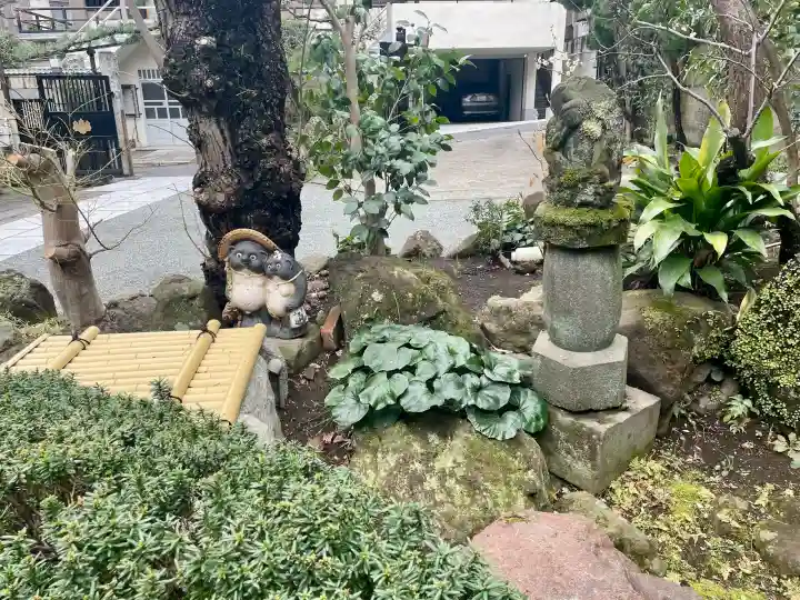 積徳寺の{uncategorized: "未分類", other: "その他", undefined: "問題あり", building: "その他建物", grave: "お墓", sacred_gate: "鳥居", guardian: "狛犬", statue: "像", buddha: "仏像", history: "歴史", nature: "自然", garden: "庭園", animal: "動物", pagoda: "塔", temizu: "手水舎", mountain_gate: "山門・神門", sanctuary: "本殿・本堂", subordinate: "末社・摂社", art: "芸術", scenery: "景色", jizo: "地蔵", ema: "絵馬", goshuin: "御朱印", omikuji: "おみくじ", items: "授与品その他", amulet: "お守り", goshuincho: "御朱印帳", eats: "食事", festival: "お祭り", votive_dance: "神楽", shichigosan: "七五三参", wedding: "結婚式", experience: "体験その他", initially: "初詣", around: "周辺", anti_infection: "感染症対策"}