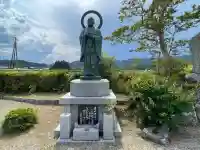 最澄院西願寺の{uncategorized: "未分類", other: "その他", undefined: "問題あり", building: "その他建物", grave: "お墓", sacred_gate: "鳥居", guardian: "狛犬", statue: "像", buddha: "仏像", history: "歴史", nature: "自然", garden: "庭園", animal: "動物", pagoda: "塔", temizu: "手水舎", mountain_gate: "山門・神門", sanctuary: "本殿・本堂", subordinate: "末社・摂社", art: "芸術", scenery: "景色", jizo: "地蔵", ema: "絵馬", goshuin: "御朱印", omikuji: "おみくじ", items: "授与品その他", amulet: "お守り", goshuincho: "御朱印帳", eats: "食事", festival: "お祭り", votive_dance: "神楽", shichigosan: "七五三参", wedding: "結婚式", experience: "体験その他", initially: "初詣", around: "周辺", anti_infection: "感染症対策"}