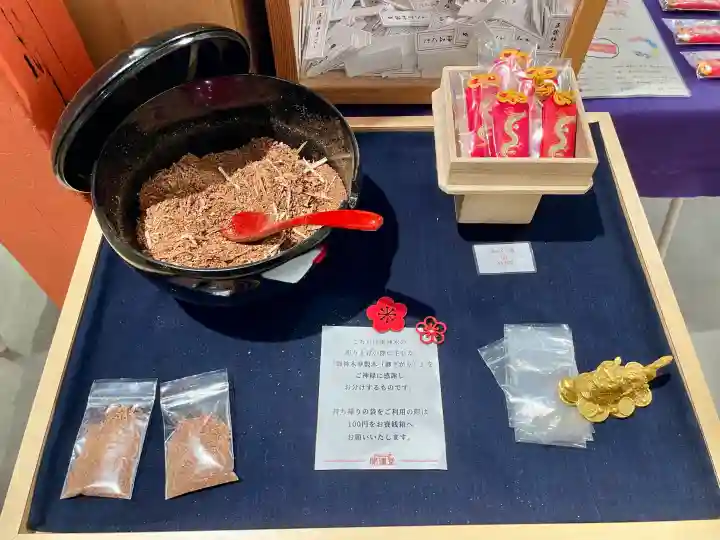 神護龍神社の{uncategorized: "未分類", other: "その他", undefined: "問題あり", building: "その他建物", grave: "お墓", sacred_gate: "鳥居", guardian: "狛犬", statue: "像", buddha: "仏像", history: "歴史", nature: "自然", garden: "庭園", animal: "動物", pagoda: "塔", temizu: "手水舎", mountain_gate: "山門・神門", sanctuary: "本殿・本堂", subordinate: "末社・摂社", art: "芸術", scenery: "景色", jizo: "地蔵", ema: "絵馬", goshuin: "御朱印", omikuji: "おみくじ", items: "授与品その他", amulet: "お守り", goshuincho: "御朱印帳", eats: "食事", festival: "お祭り", votive_dance: "神楽", shichigosan: "七五三参", wedding: "結婚式", experience: "体験その他", initially: "初詣", around: "周辺", anti_infection: "感染症対策"}