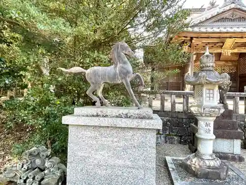 三子神社の像