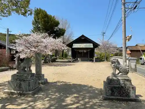 楯崎神社御籠所の狛犬