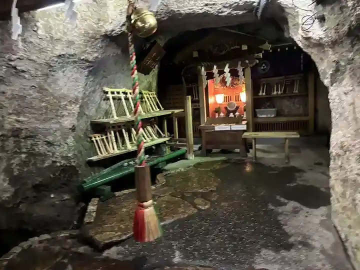 銭洗弁財天宇賀福神社(神奈川県)