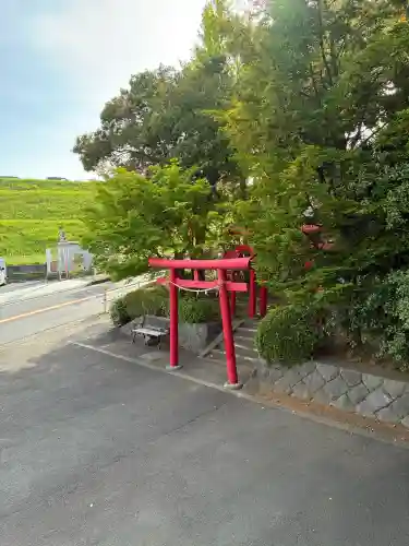 南大沢八幡神社の{uncategorized: "未分類", other: "その他", undefined: "問題あり", building: "その他建物", grave: "お墓", sacred_gate: "鳥居", guardian: "狛犬", statue: "像", buddha: "仏像", history: "歴史", nature: "自然", garden: "庭園", animal: "動物", pagoda: "塔", temizu: "手水舎", mountain_gate: "山門・神門", sanctuary: "本殿・本堂", subordinate: "末社・摂社", art: "芸術", scenery: "景色", jizo: "地蔵", ema: "絵馬", goshuin: "御朱印", omikuji: "おみくじ", items: "授与品その他", amulet: "お守り", goshuincho: "御朱印帳", eats: "食事", festival: "お祭り", votive_dance: "神楽", shichigosan: "七五三参", wedding: "結婚式", experience: "体験その他", initially: "初詣", around: "周辺", anti_infection: "感染症対策"}