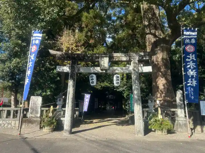比木神社の{uncategorized: "未分類", other: "その他", undefined: "問題あり", building: "その他建物", grave: "お墓", sacred_gate: "鳥居", guardian: "狛犬", statue: "像", buddha: "仏像", history: "歴史", nature: "自然", garden: "庭園", animal: "動物", pagoda: "塔", temizu: "手水舎", mountain_gate: "山門・神門", sanctuary: "本殿・本堂", subordinate: "末社・摂社", art: "芸術", scenery: "景色", jizo: "地蔵", ema: "絵馬", goshuin: "御朱印", omikuji: "おみくじ", items: "授与品その他", amulet: "お守り", goshuincho: "御朱印帳", eats: "食事", festival: "お祭り", votive_dance: "神楽", shichigosan: "七五三参", wedding: "結婚式", experience: "体験その他", initially: "初詣", around: "周辺", anti_infection: "感染症対策"}