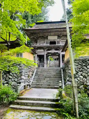 横蔵寺の山門