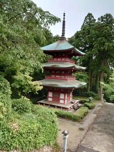 目の霊山　油山寺の塔